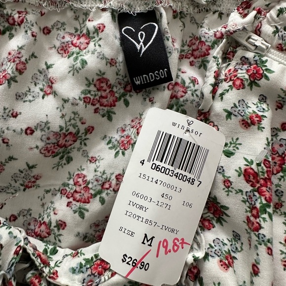 Windsor Pop of Floral Peplum Top - Picture 5 of 9